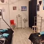 לינה וארוחת בוקר Au Nid De 3*